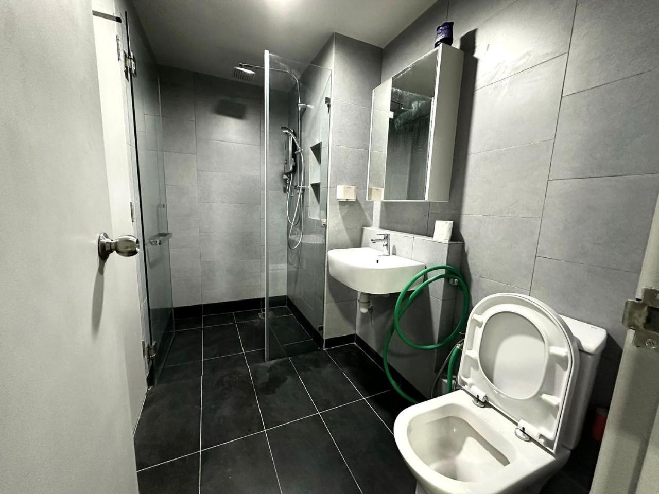 Jesselton Quay Sea & Pool View For 6 Pax Apartment Kota Kinabalu Exterior photo